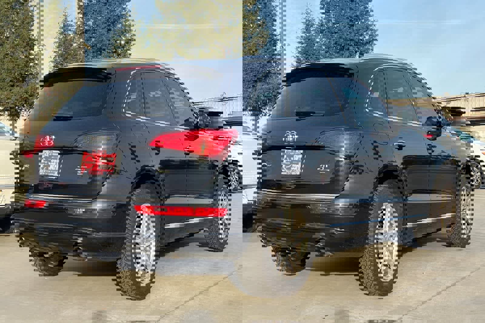 Used 2017 Audi Q5 2.0T Premium Plus w/ Technology Package image 3