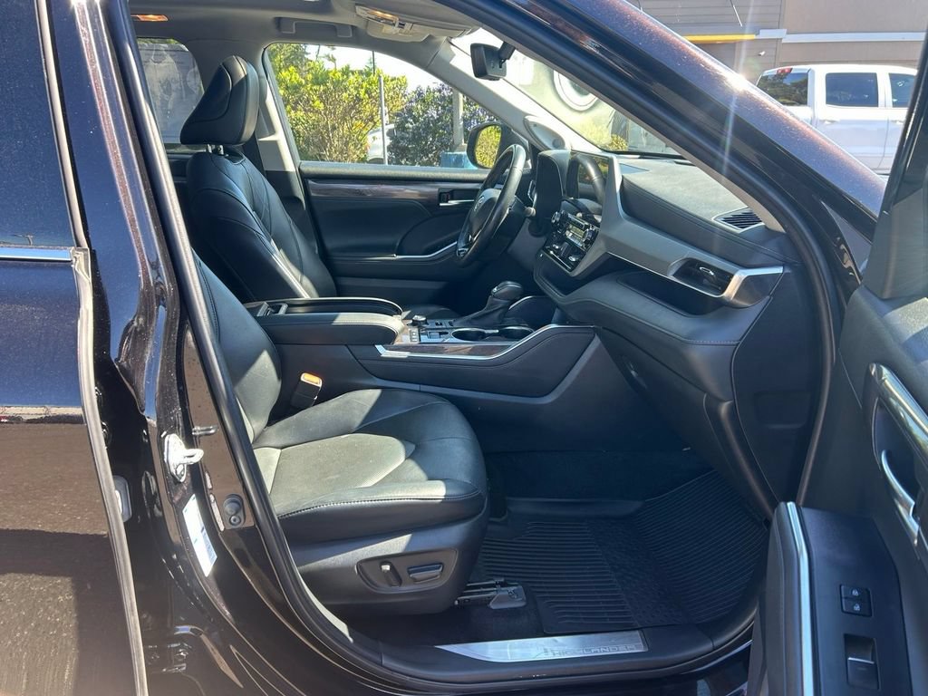 Used 2022 Toyota Highlander Platinum AWD/4WD image 31