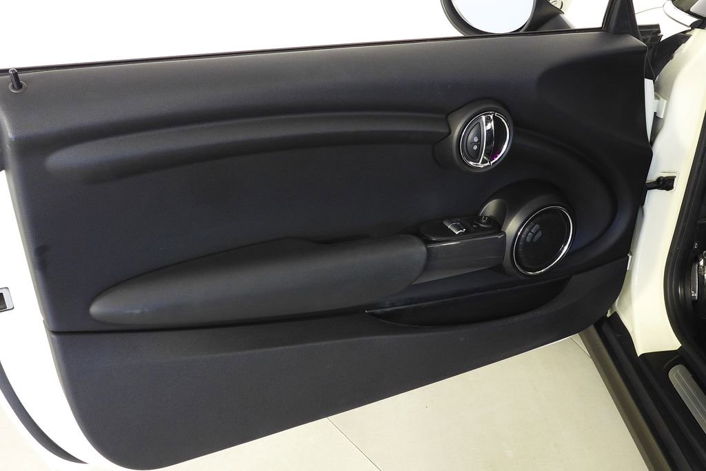 Used 2015 MINI Cooper 2-Door Hardtop image 11