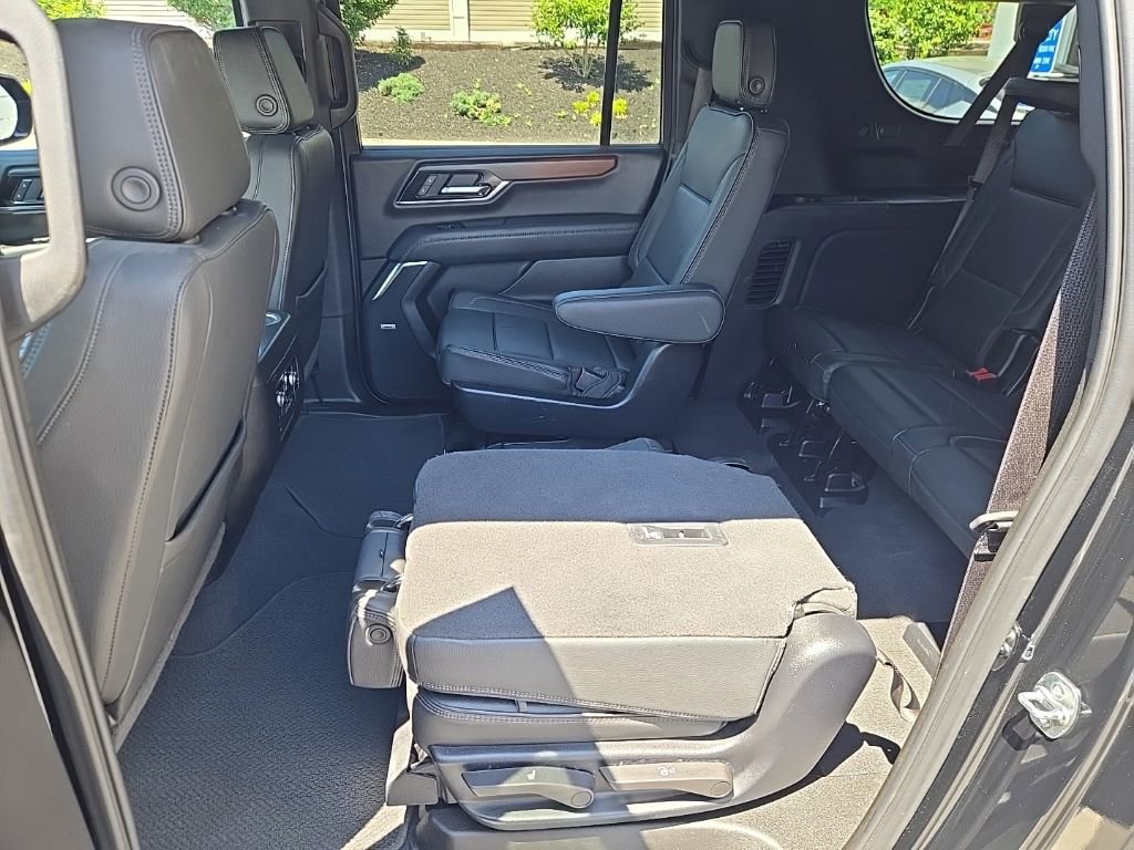 Used 2025 GMC Yukon XL Denali AWD/4WD image 49