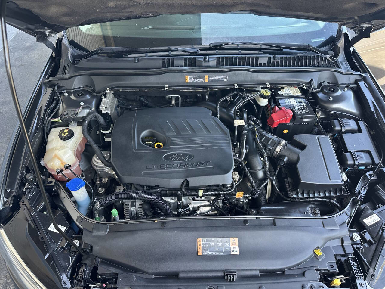 Used 2018 Ford Fusion SE w/ Fusion SE Technology Package FWD image 12
