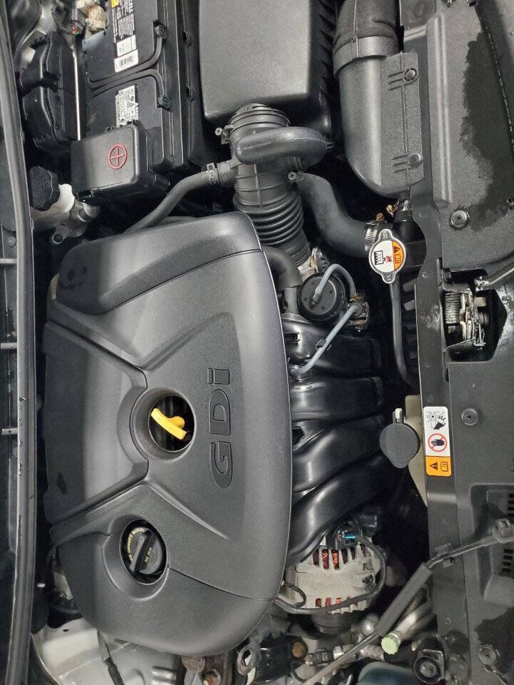 Used 2014 Hyundai Elantra GT w/ Option Group 02 FWD image 4