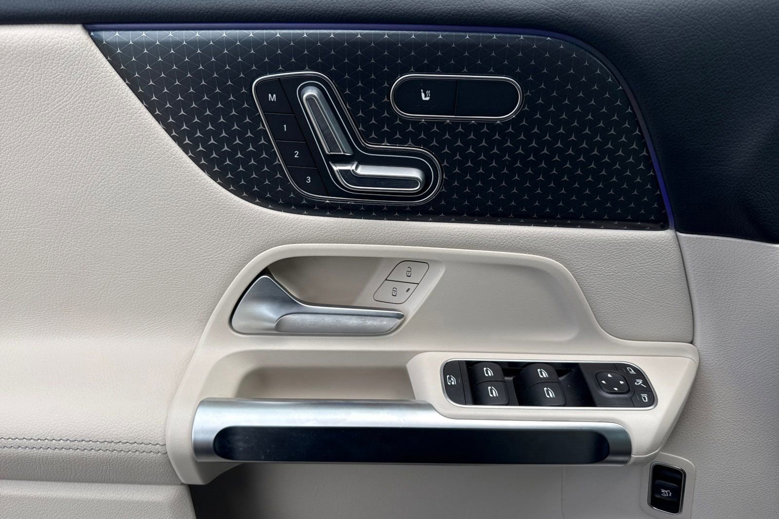 Certified 2025 Mercedes-Benz GLB 250 4MATIC image 15