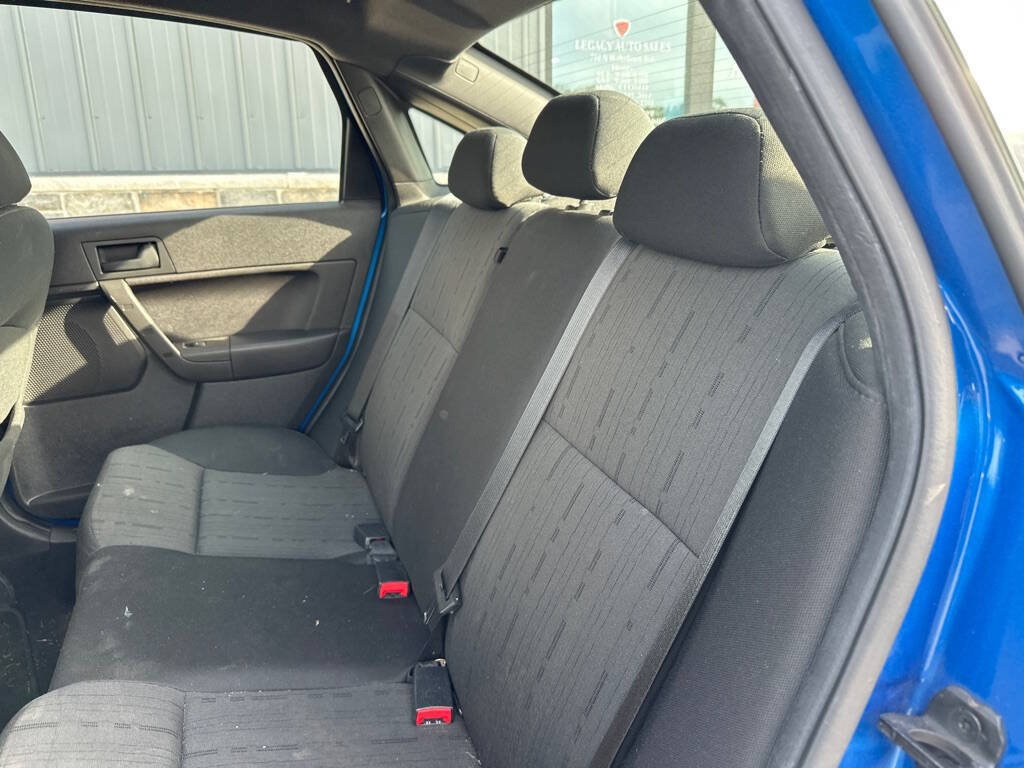 Used 2010 Ford Focus SE FWD image 8