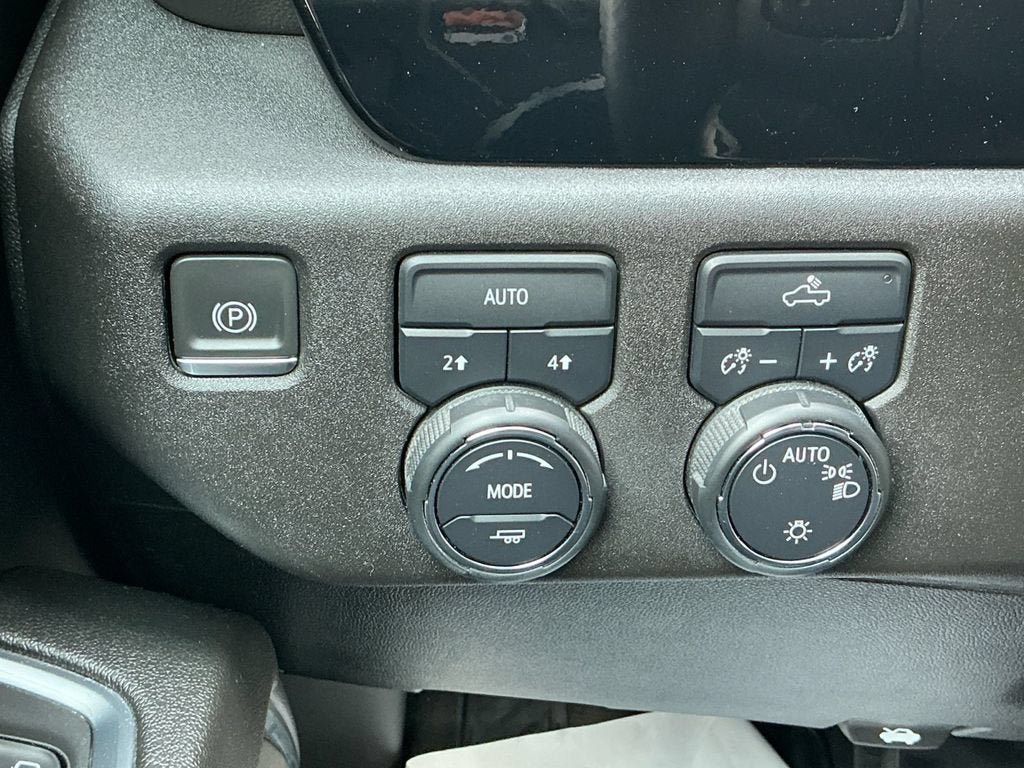 Used 2024 Chevrolet Silverado 1500 LT AWD/4WD image 20