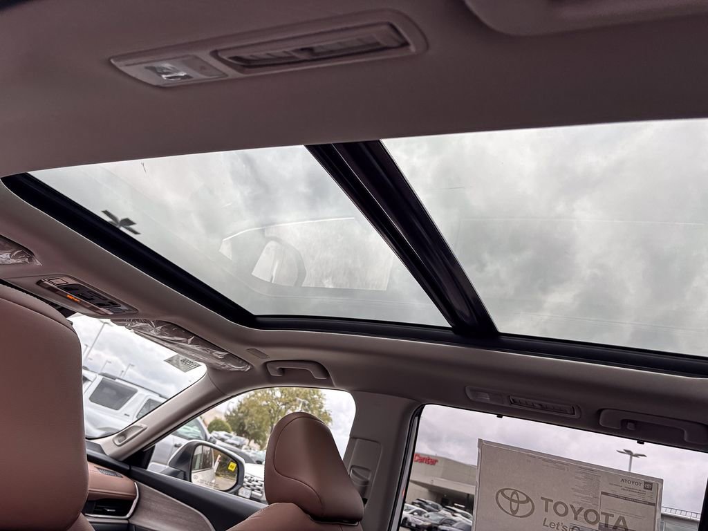 New 2026 Toyota Grand Highlander Platinum image 9