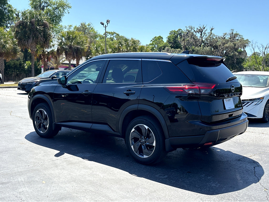Used 2024 Nissan Rogue SV w/ SV Premium Package image 35