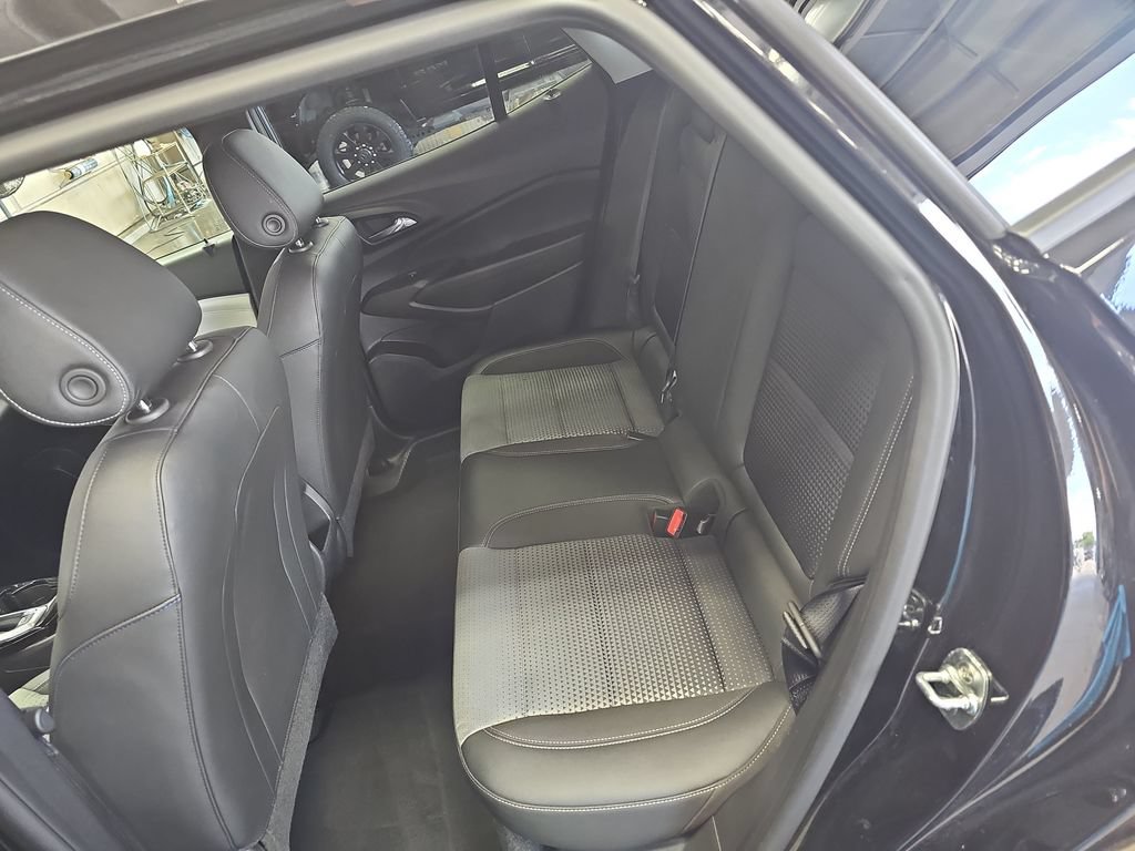 Used 2025 Chevrolet Trax LT w/ LT Convenience Package FWD image 13
