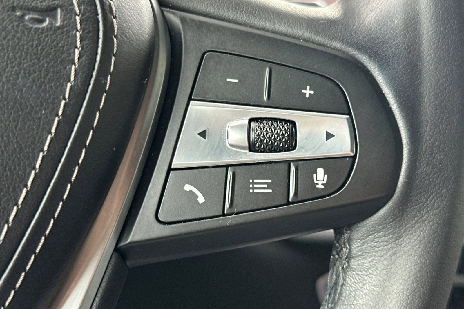 Certified 2022 BMW X5 xDrive45e w/ Climate Comfort Package image 32