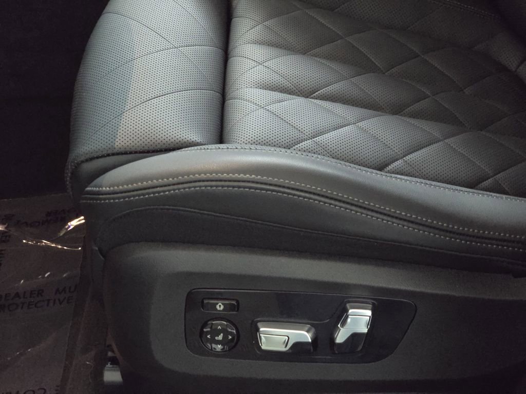 Used 2026 BMW X5 xDrive40i w/ M Sport Package image 31