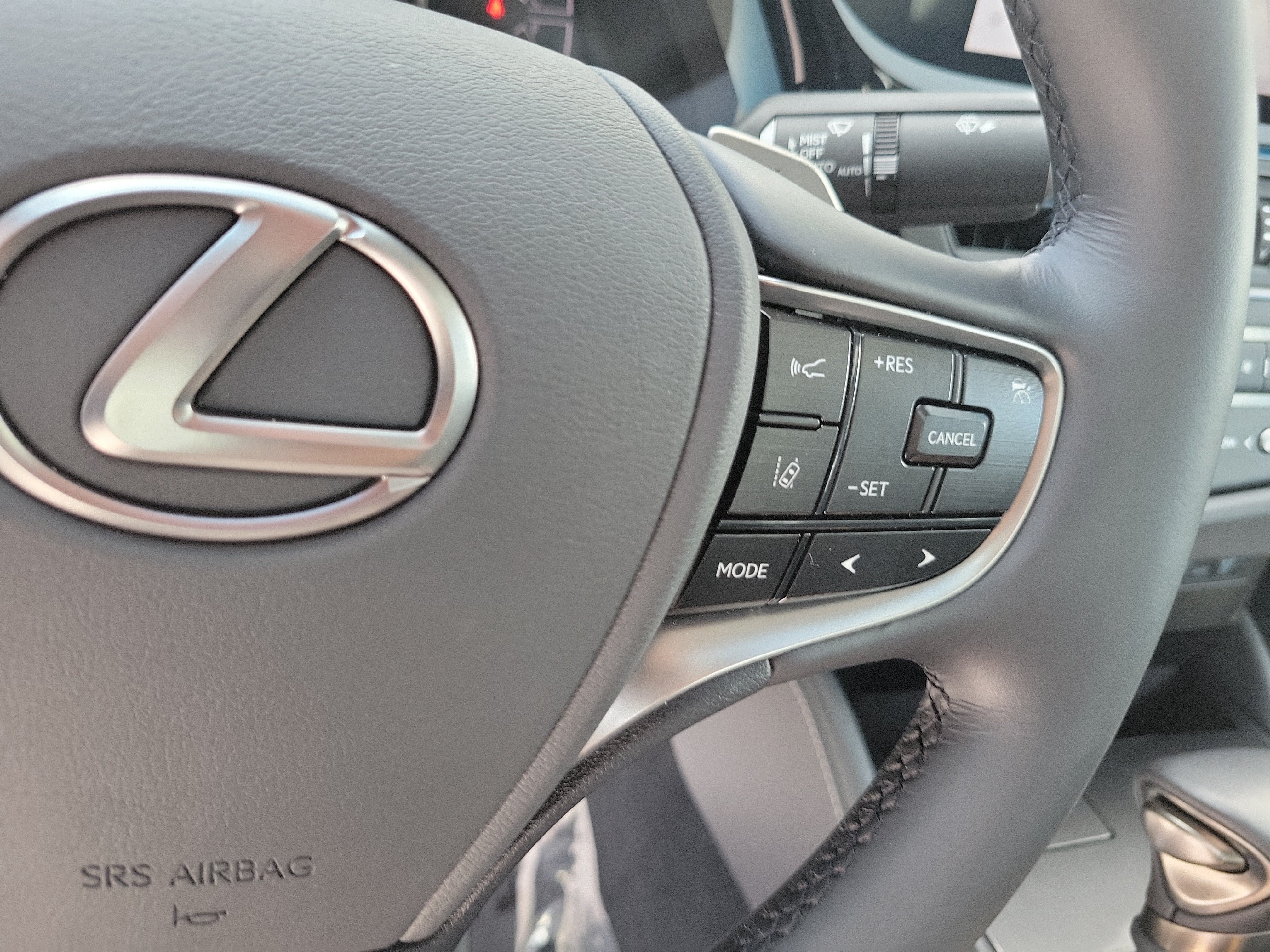 Used 2025 Lexus ES 300h w/ Premium Package FWD image 27