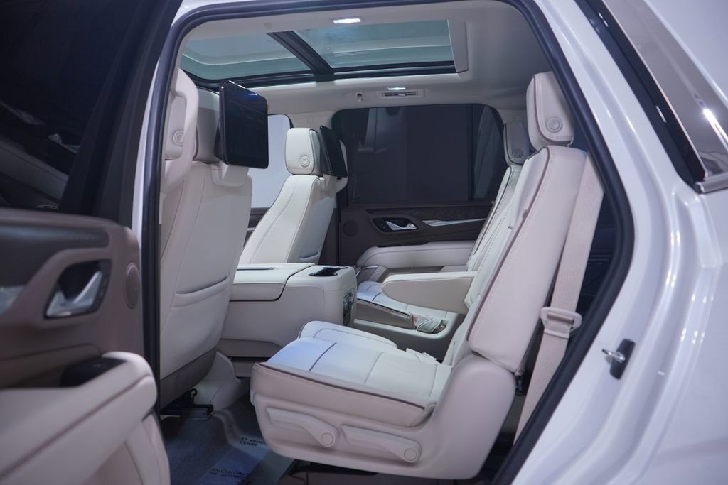Used 2024 GMC Yukon Denali w/ Advanced Technology Package image 9