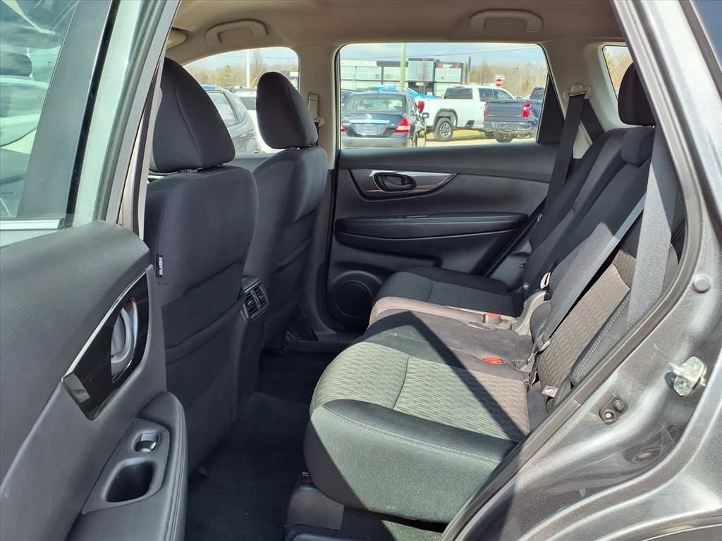 Used 2019 Nissan Rogue S image 11