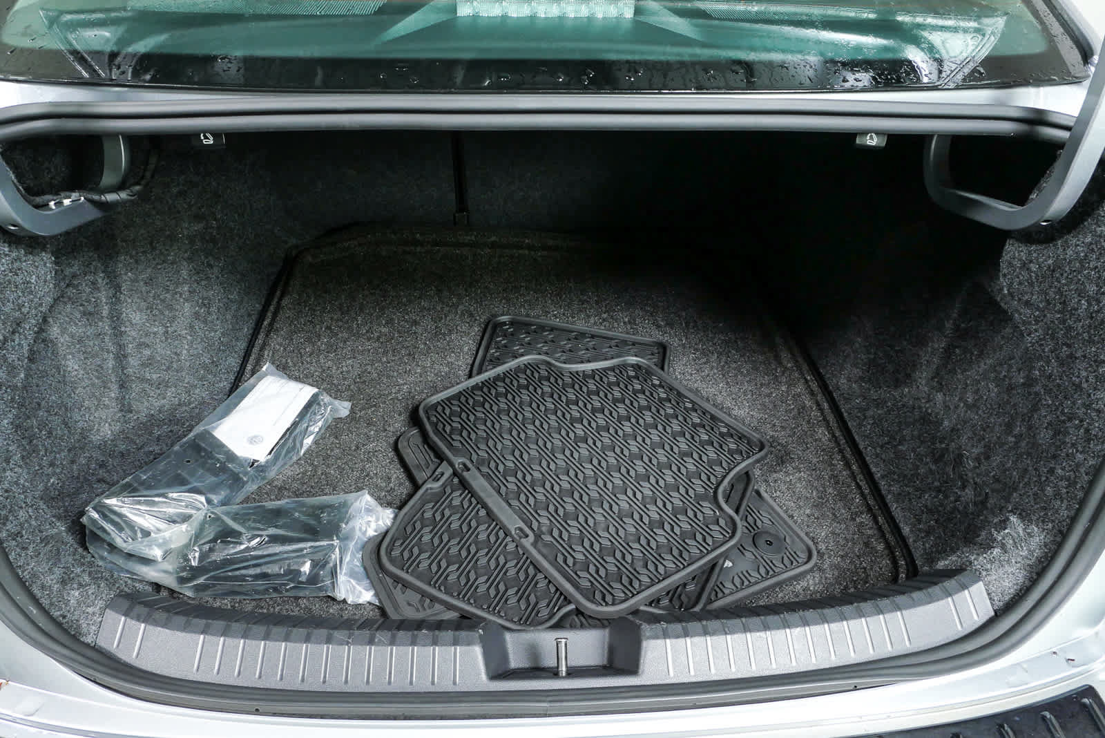 Certified 2024 Volkswagen Jetta S FWD image 32