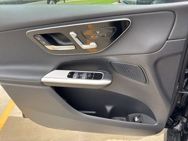 New 2025 Mercedes-Benz GLC 350e 4MATIC image 21