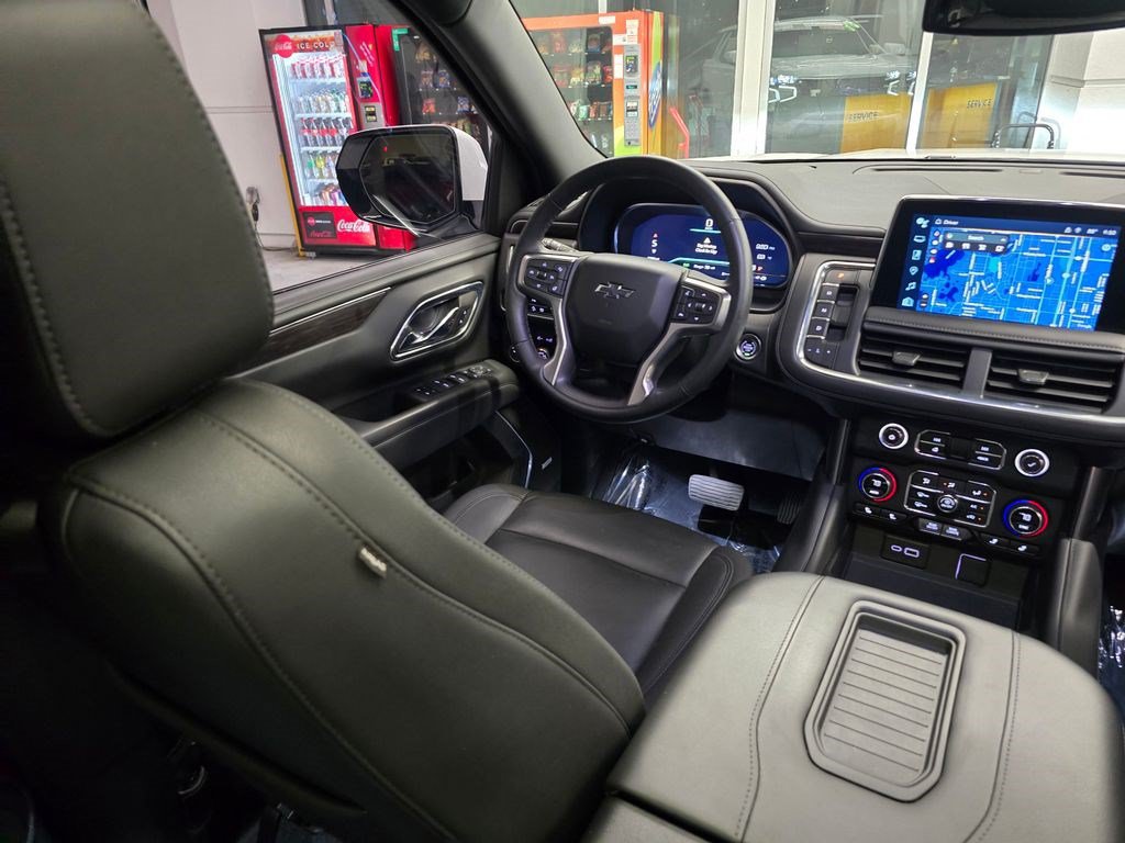 Used 2024 Chevrolet Tahoe Z71 w/ Luxury Package AWD/4WD image 41