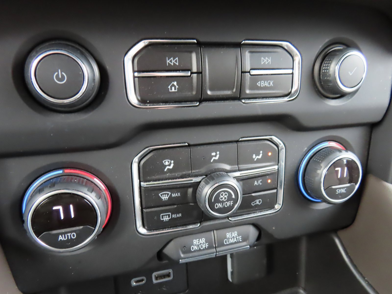 Used 2021 Chevrolet Tahoe LS image 26