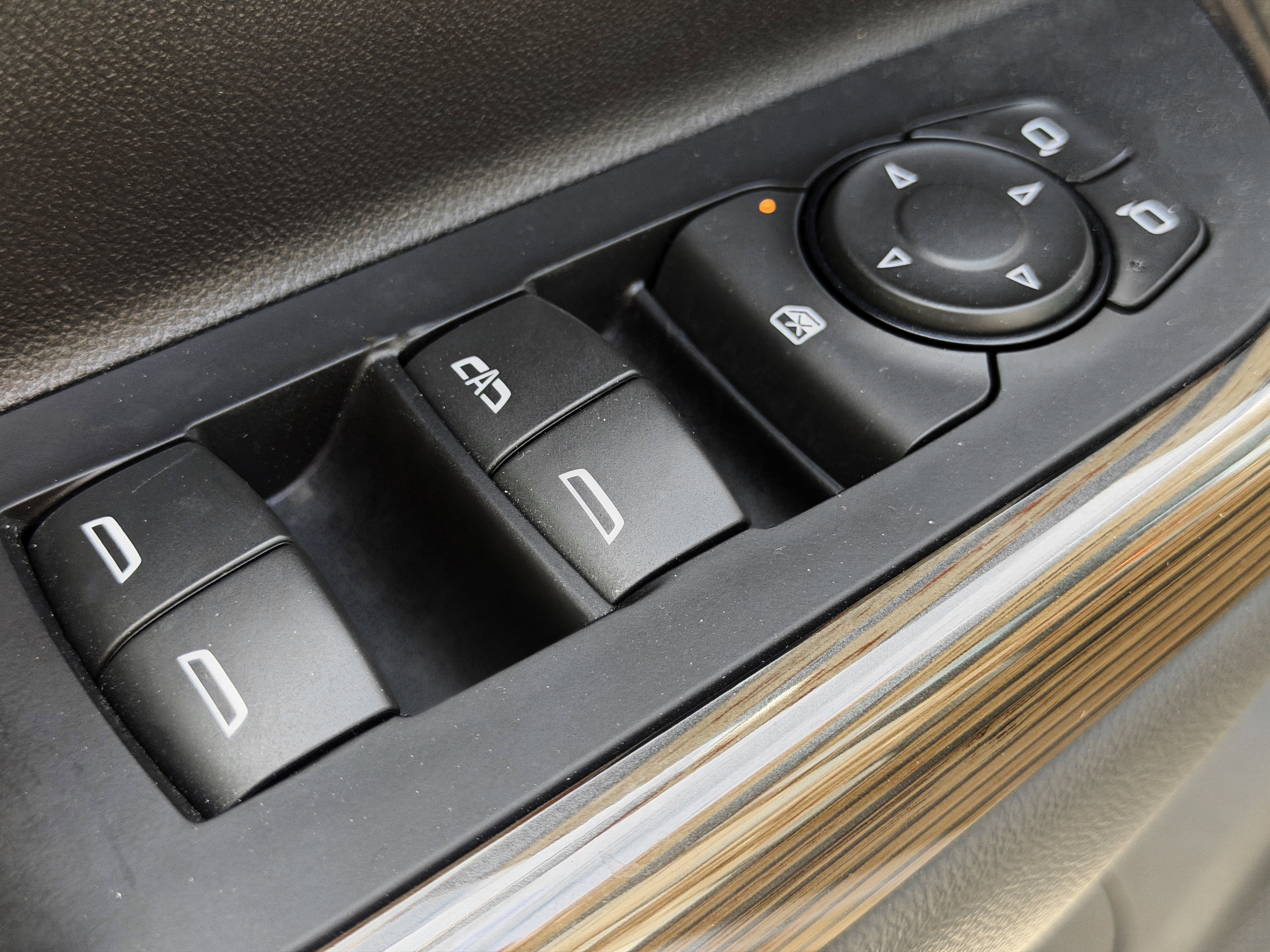 Used 2023 GMC Acadia SLE FWD image 5