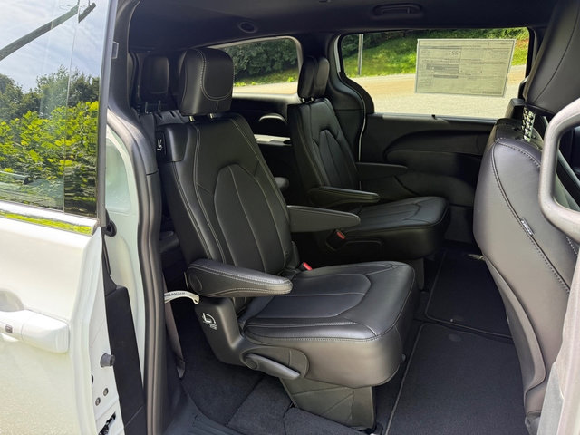 New 2026 Chrysler Voyager LX image 21