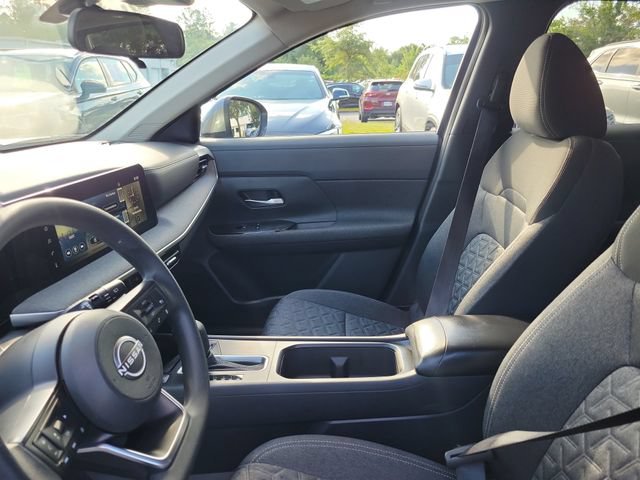 Used 2025 Nissan Kicks SV FWD image 16