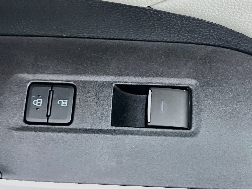 Used 2022 Toyota RAV4 XLE Premium FWD image 28