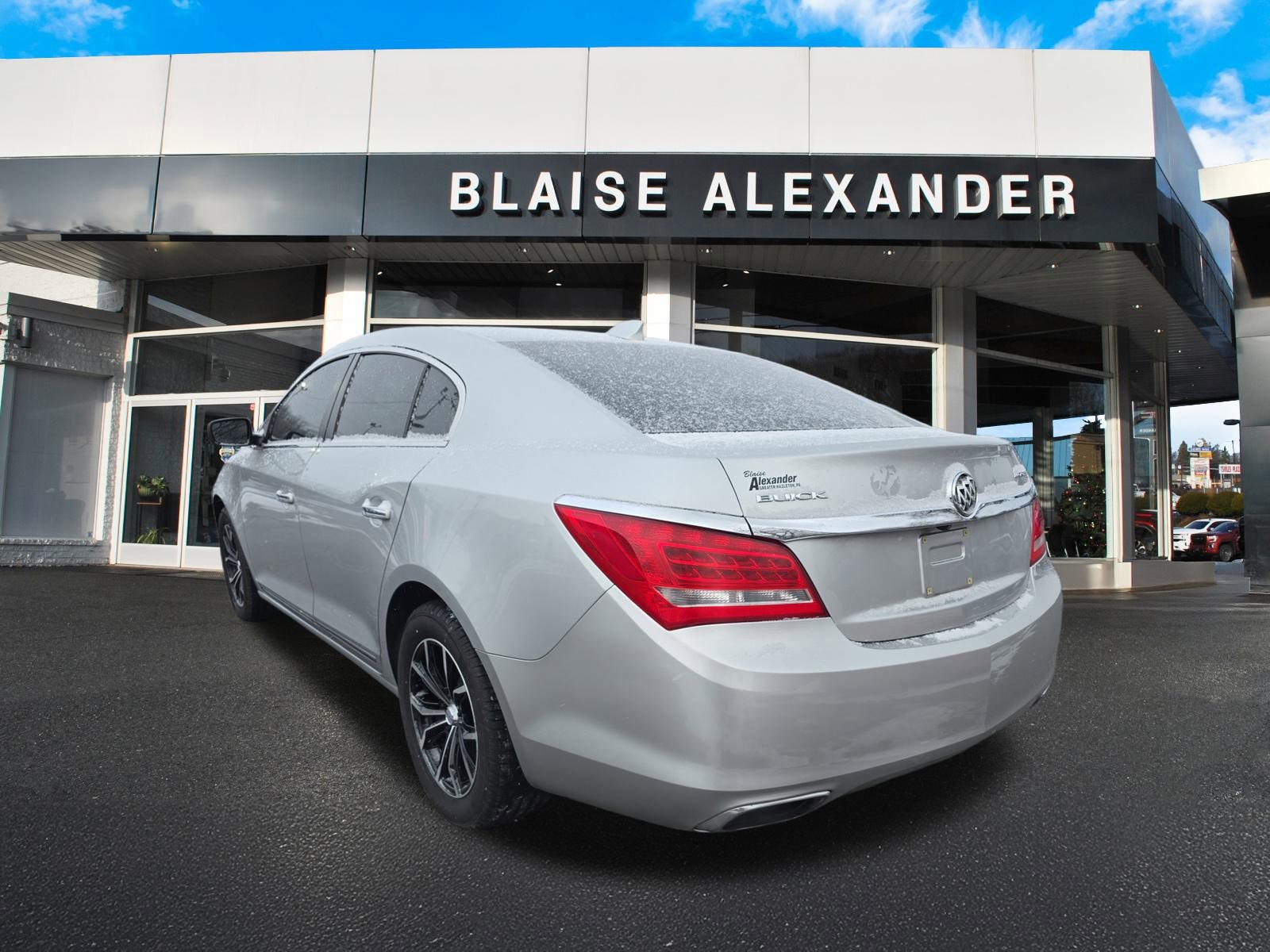 Used 2016 Buick LaCrosse image 6