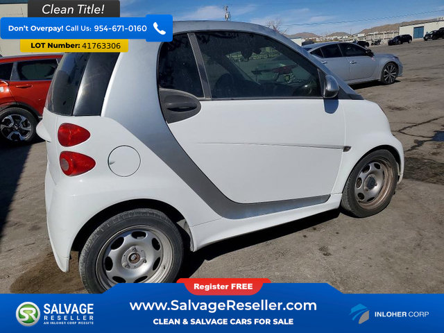 Used 2015 smart fortwo passion RWD image 4