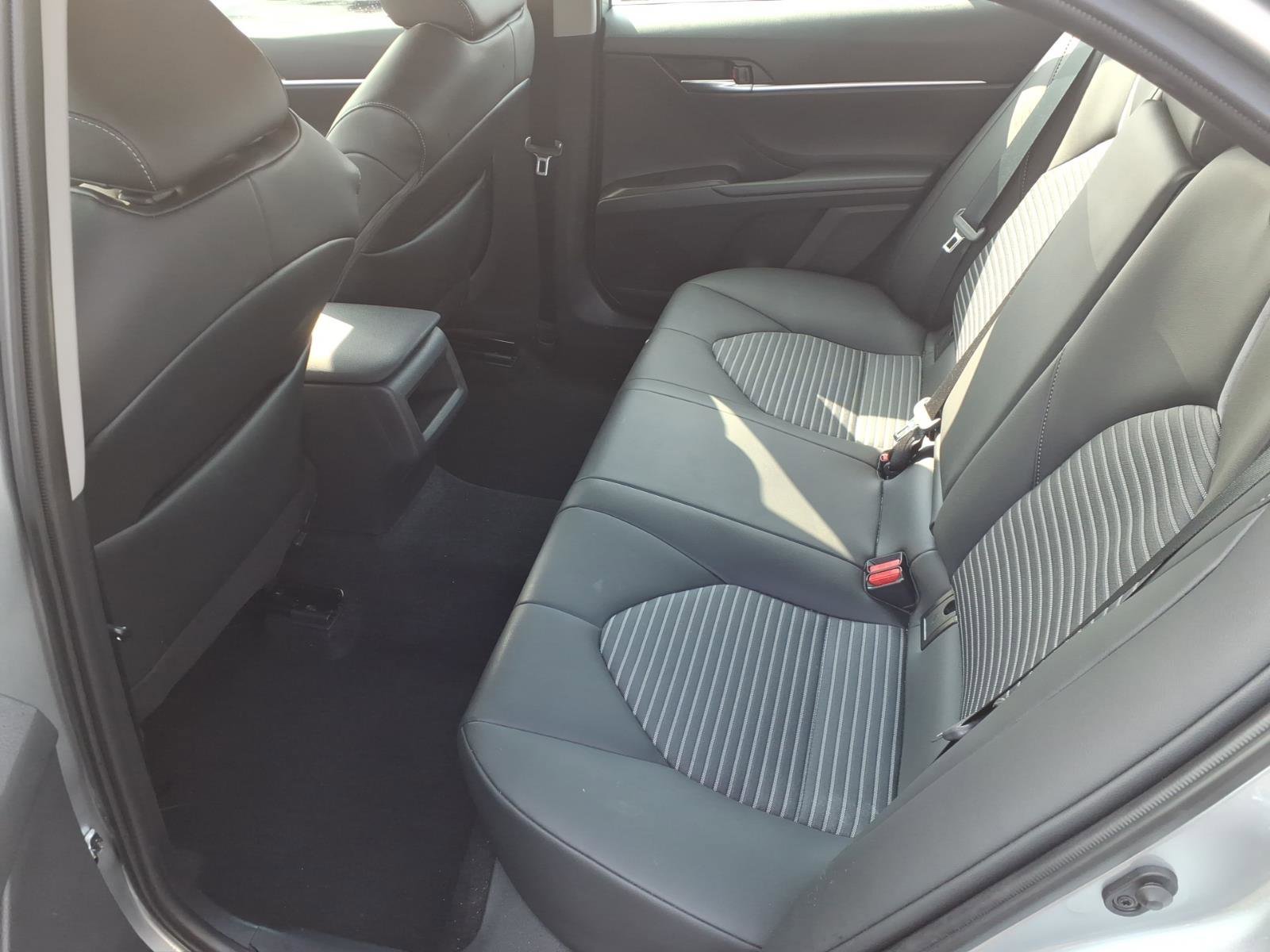 Used 2023 Toyota Camry SE FWD image 6