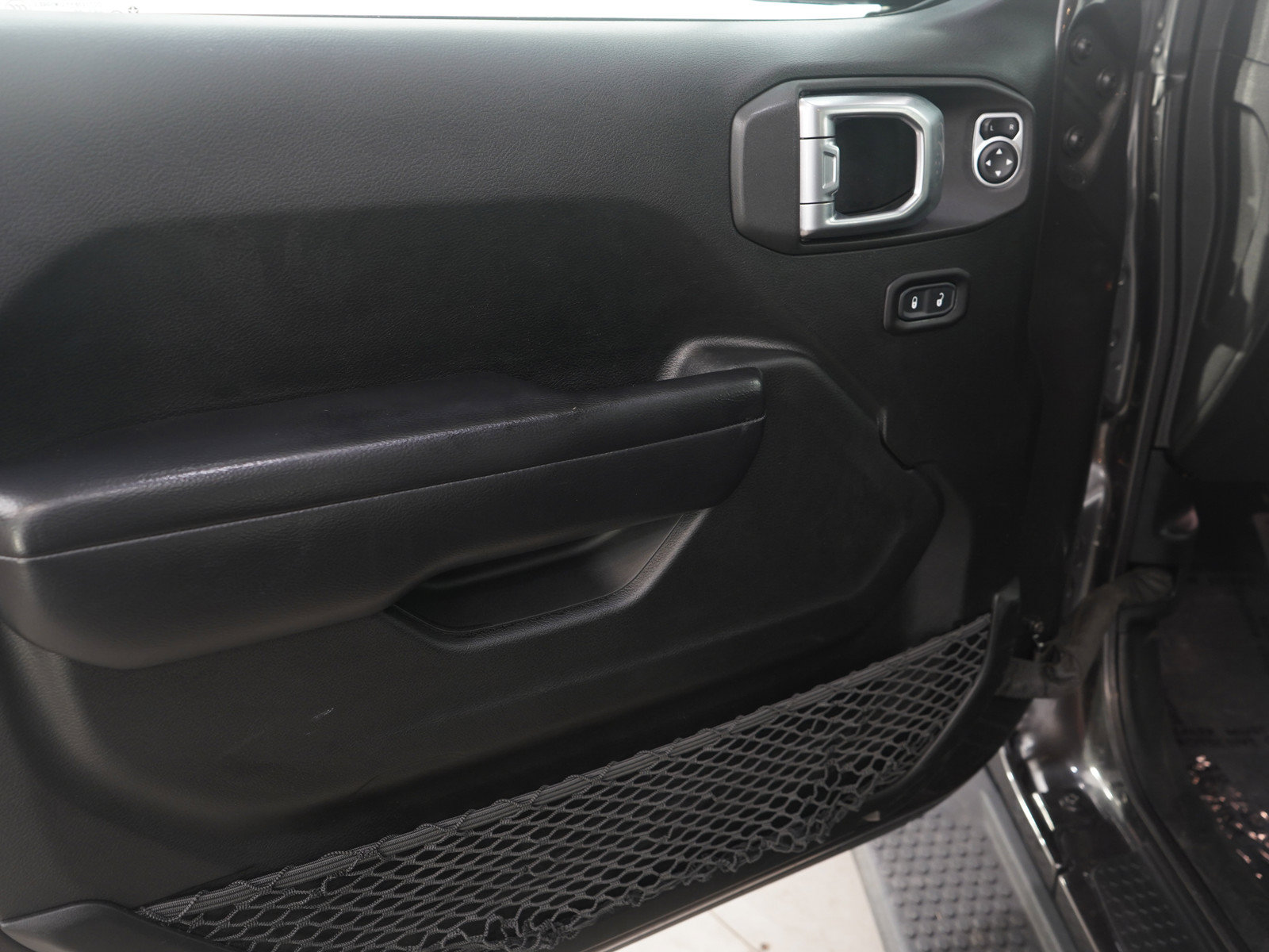 Used 2019 Jeep Wrangler Unlimited Rubicon w/ Dual Top Group AWD/4WD image 23