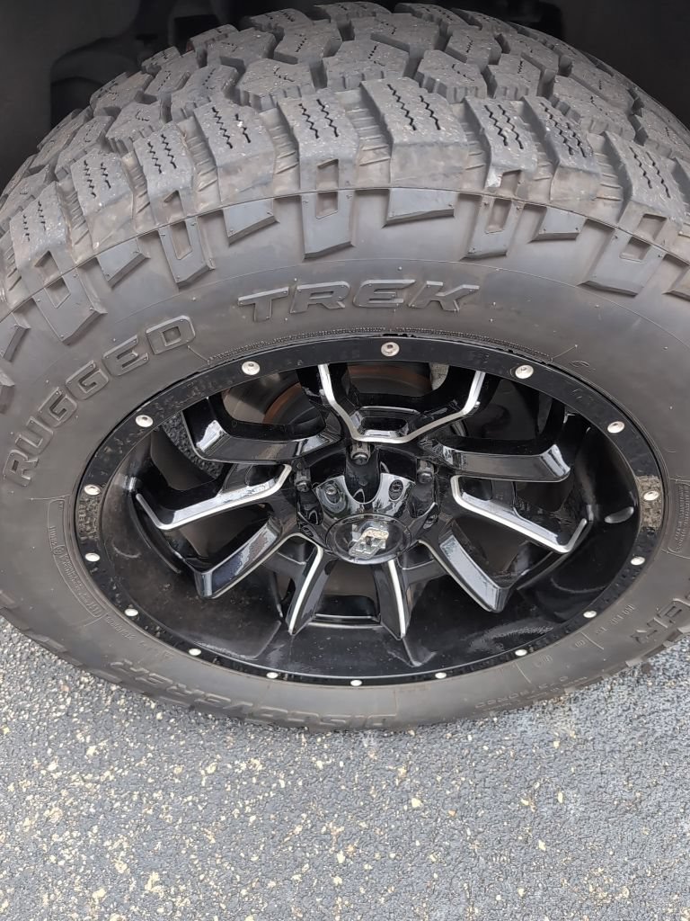 Used 2018 Chevrolet Silverado 1500 LT w/ LPO, Black Pack AWD/4WD image 3