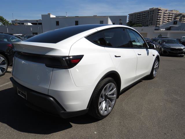 Used 2026 Tesla Model Y Long Range RWD image 4