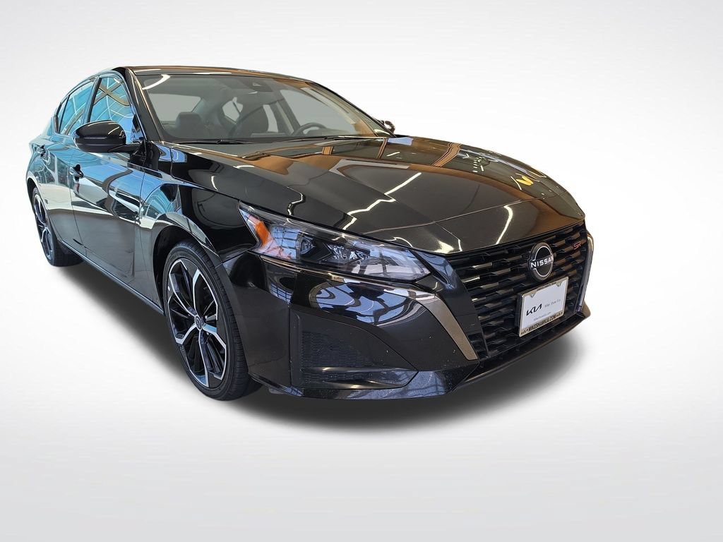 Used 2024 Nissan Altima 2.5 SR FWD image 9