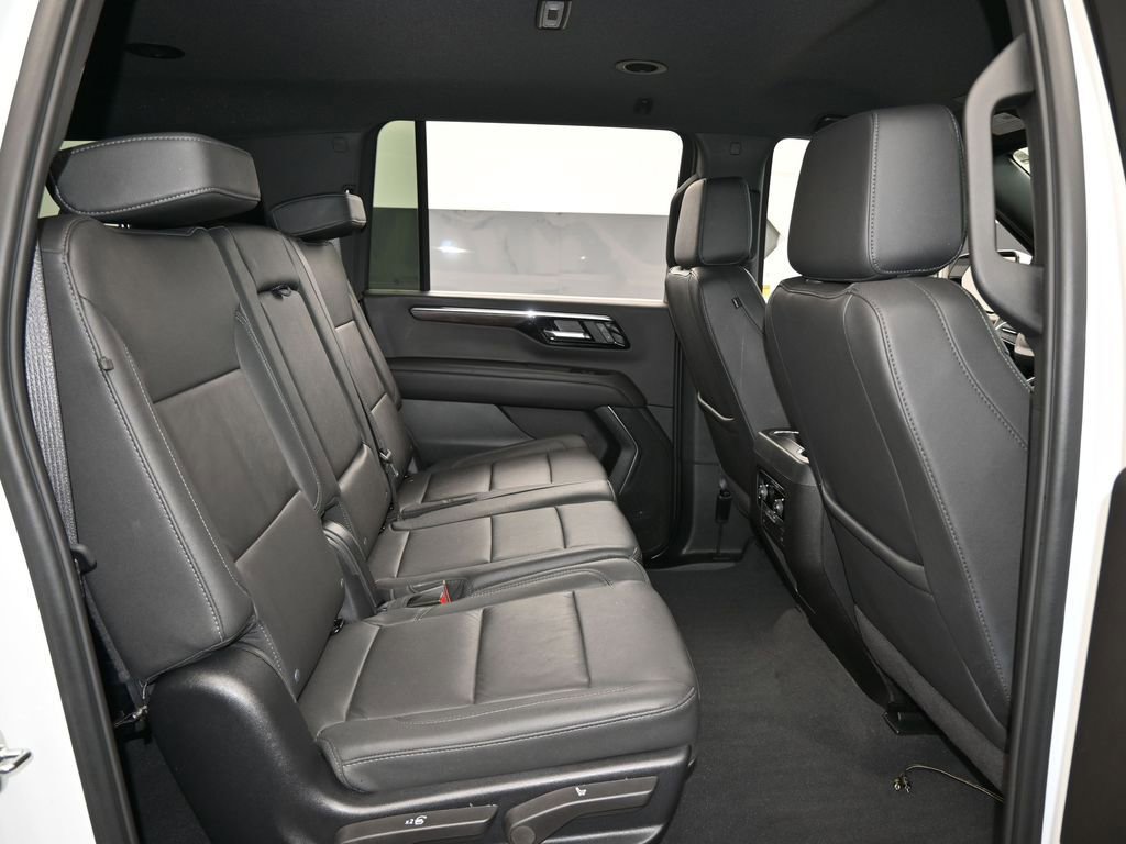 Used 2025 Chevrolet Suburban LT image 48