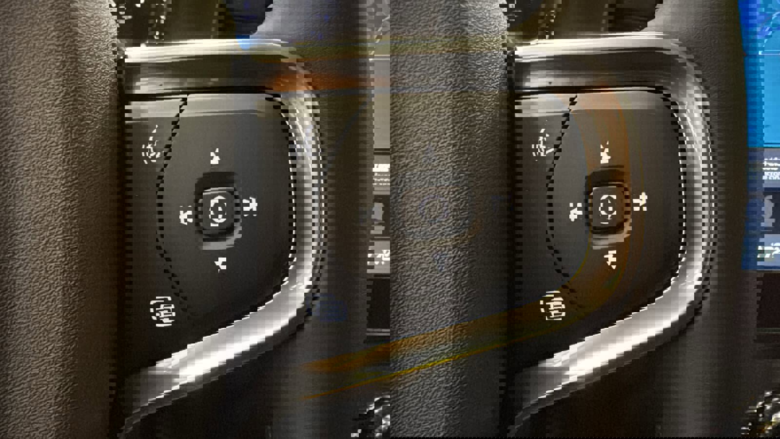 Used 2026 Volvo XC40 B5 Plus w/ Protection Package Premier AWD/4WD image 12