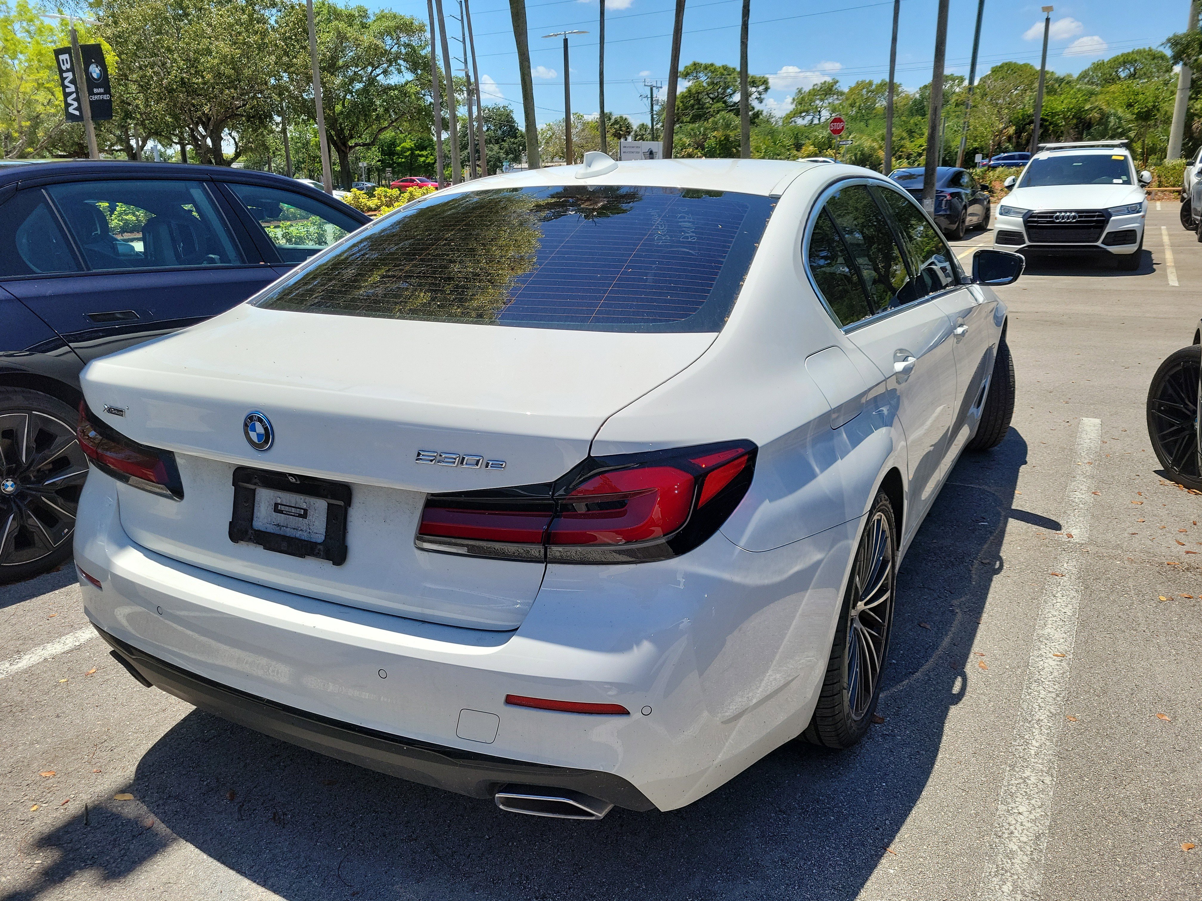 Certified 2023 BMW 530e xDrive w/ Premium Package AWD/4WD image 7