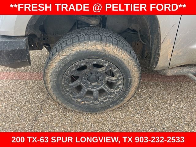 Used 2015 Toyota Tundra SR5 w/ SR5 Upgrade Package AWD/4WD image 5
