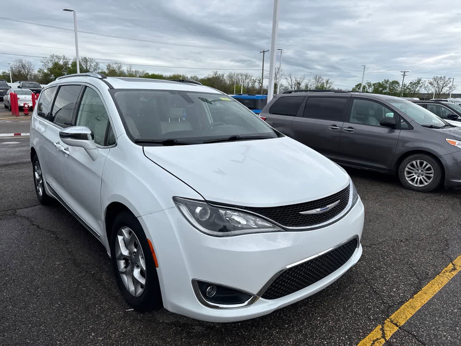 Used 2020 Chrysler Pacifica Limited FWD image 20