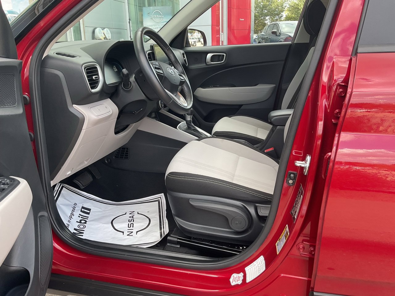 Used 2025 Hyundai Venue SEL FWD image 8