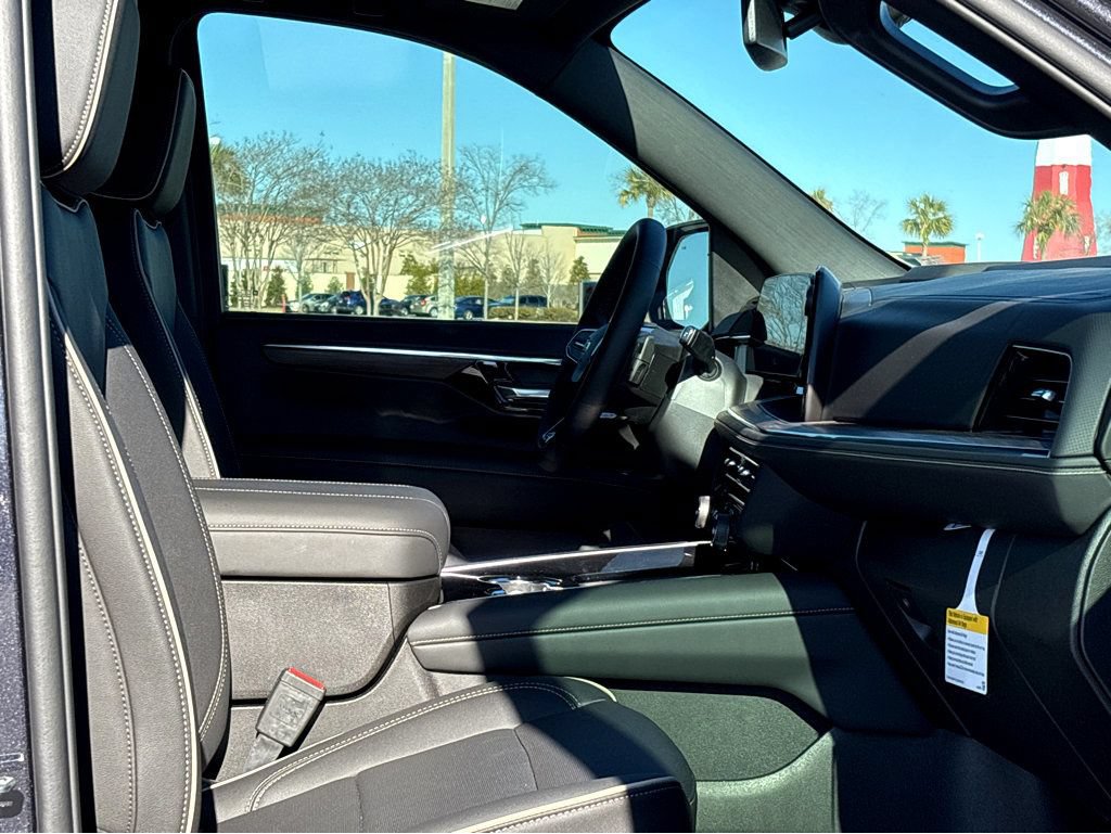 New 2025 Chevrolet Suburban Premier w/ Sun And Tow Package AWD/4WD image 11