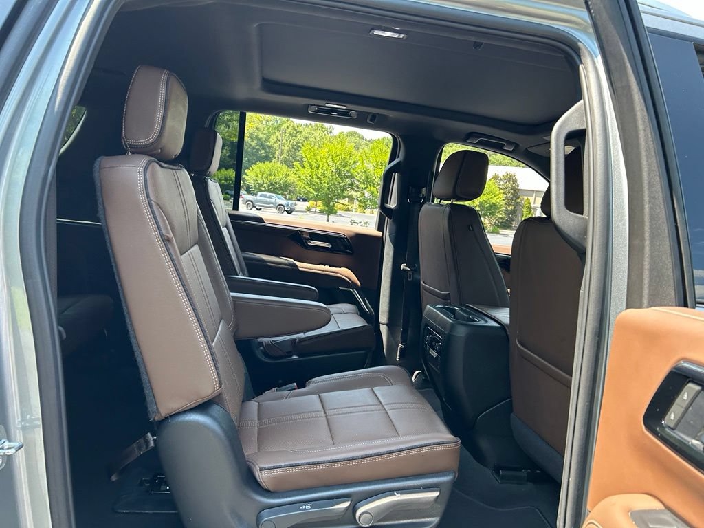 Used 2025 Chevrolet Suburban High Country w/ Sun And Tow Package AWD/4WD image 56