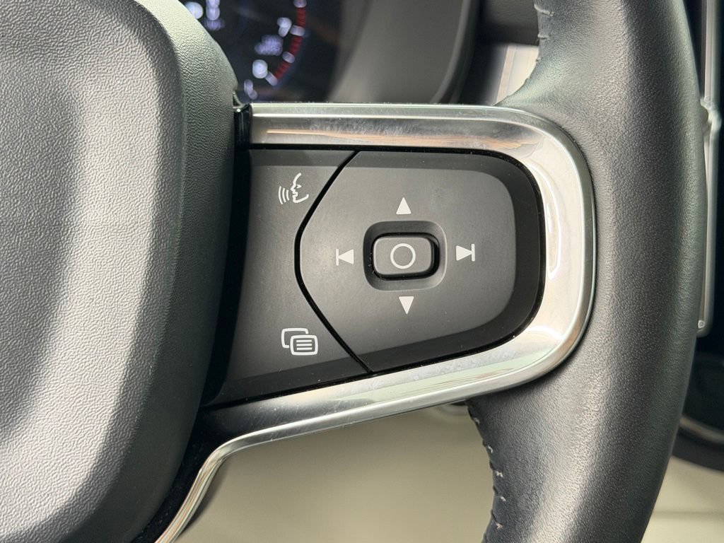 Used 2020 Volvo XC40 T5 Momentum w/ Protection Package Premier AWD/4WD image 29