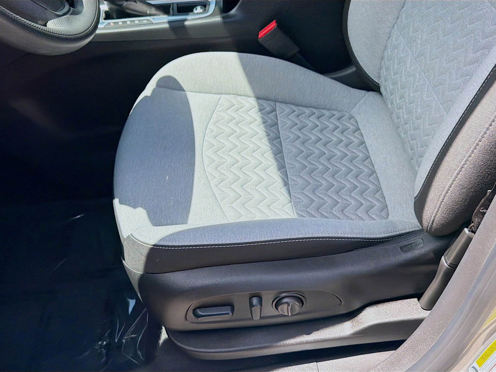 Used 2023 Chevrolet Equinox LS w/ LS Convenience Package FWD image 12