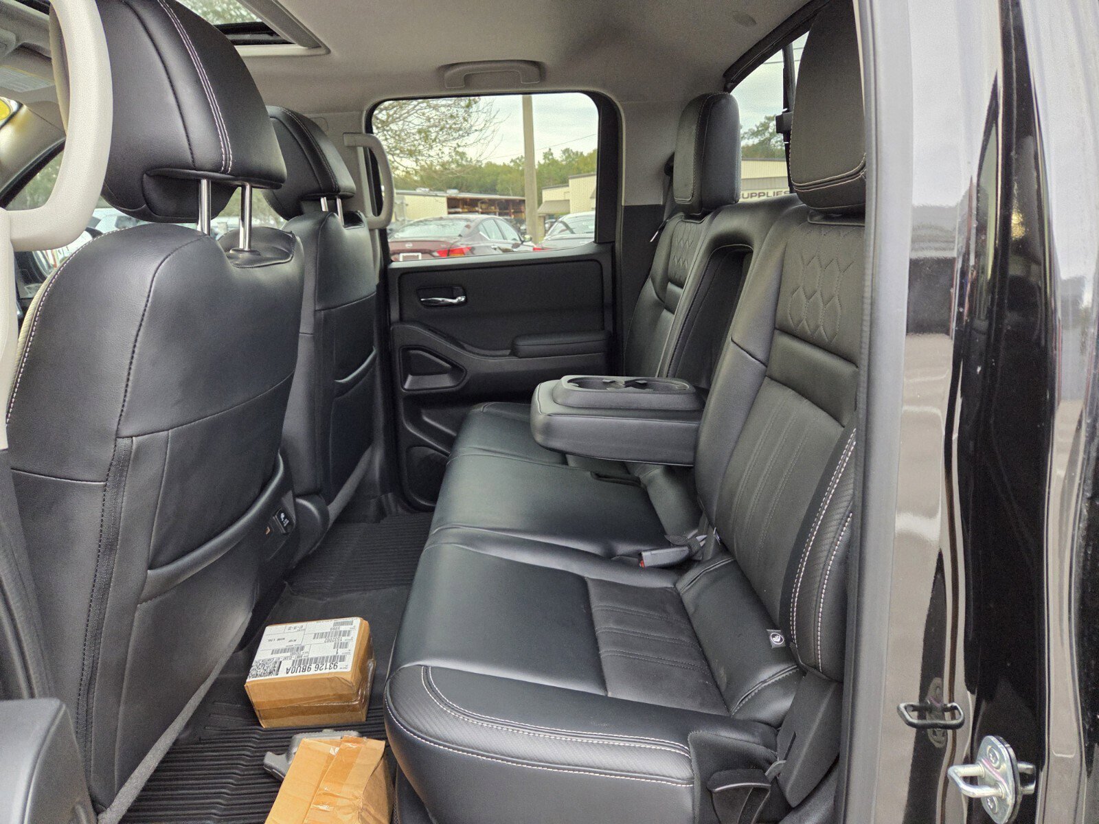 Used 2022 Nissan Frontier SV w/ SV Premium Package image 12