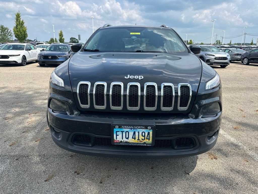 Used 2016 Jeep Cherokee Latitude w/ Cold Weather Group AWD/4WD image 2