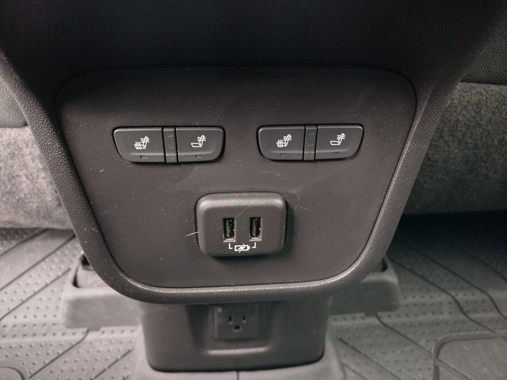 Used 2024 Chevrolet Equinox Premier image 7