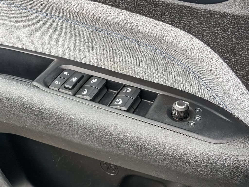 Used 2022 Jeep Compass Latitude FWD image 42