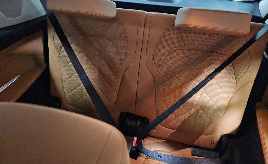 Used 2024 BMW X7 xDrive40i w/ Premium Package image 10