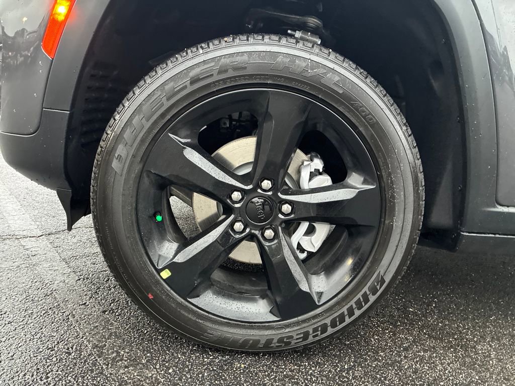 New 2025 Jeep Grand Cherokee Altitude image 27