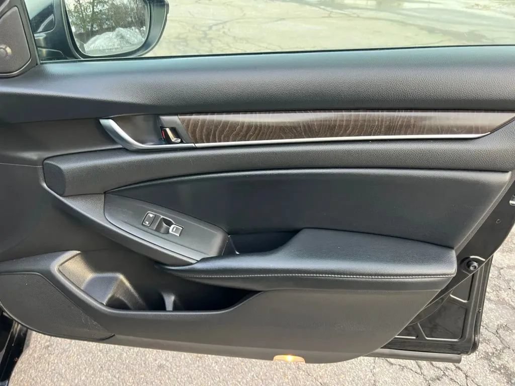 Used 2018 Honda Accord EX-L image 18