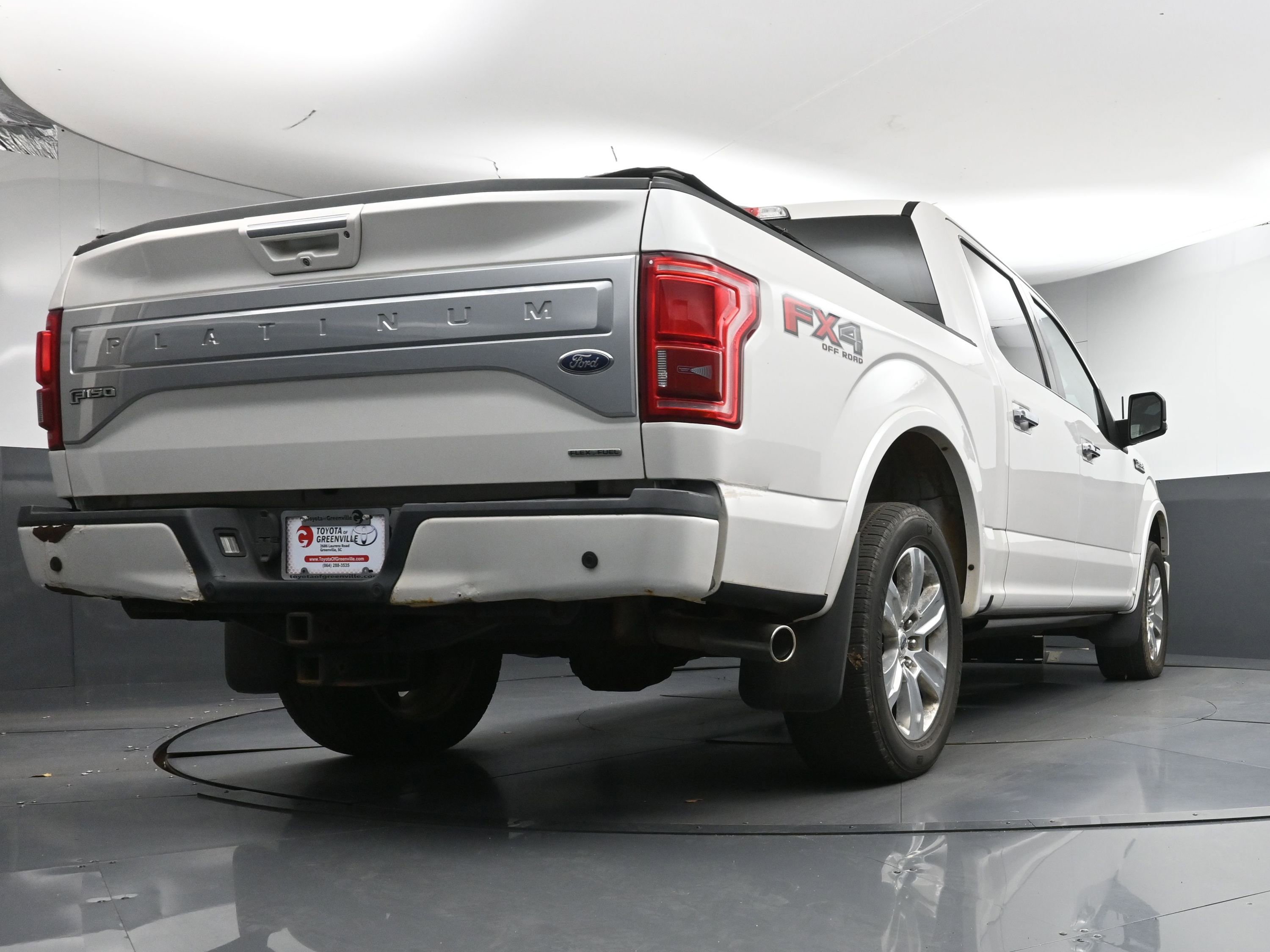 Used 2015 Ford F150 Platinum w/ Equipment Group 701A Luxury image 37